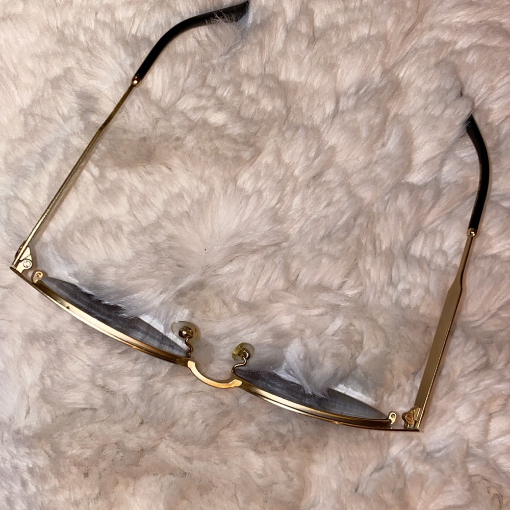 Gucci Women's Black and Gold Sunglasses Authentic - Picture 4 of 14
